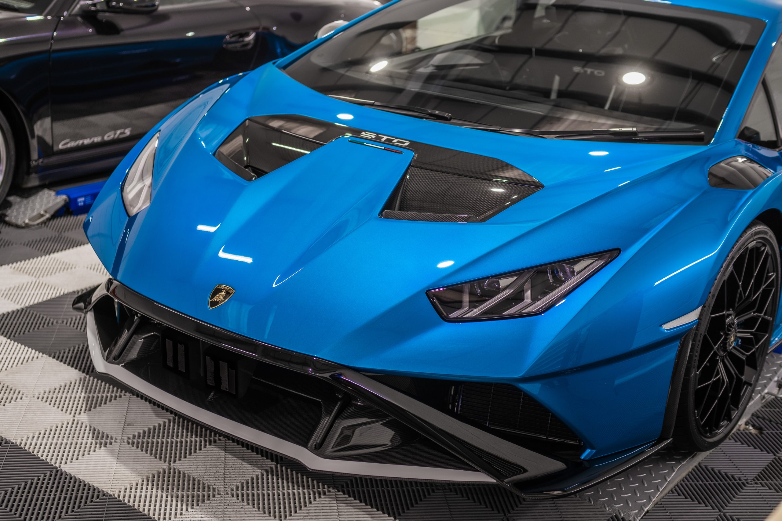 New Car Protection: A Guide to Ceramic Coating & PPF